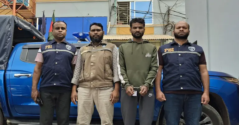 গ্রেপ্তার ডাকাত সদস্য